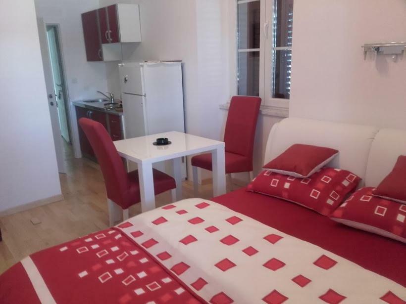 ביוגראד נה מורו Apartment Riva מראה חיצוני תמונה